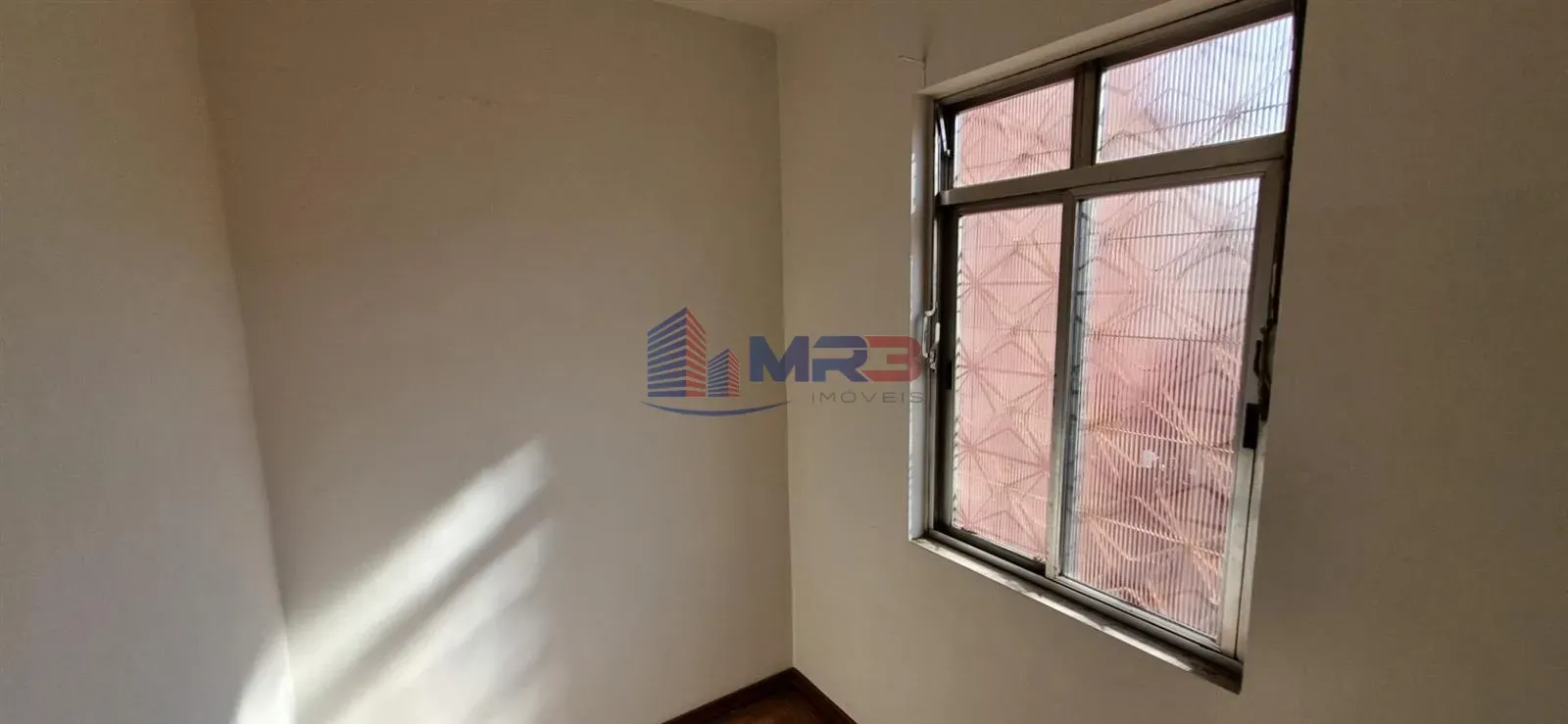 Departamento de 2 dormitorios con piso de madera o laminado — photo 17
