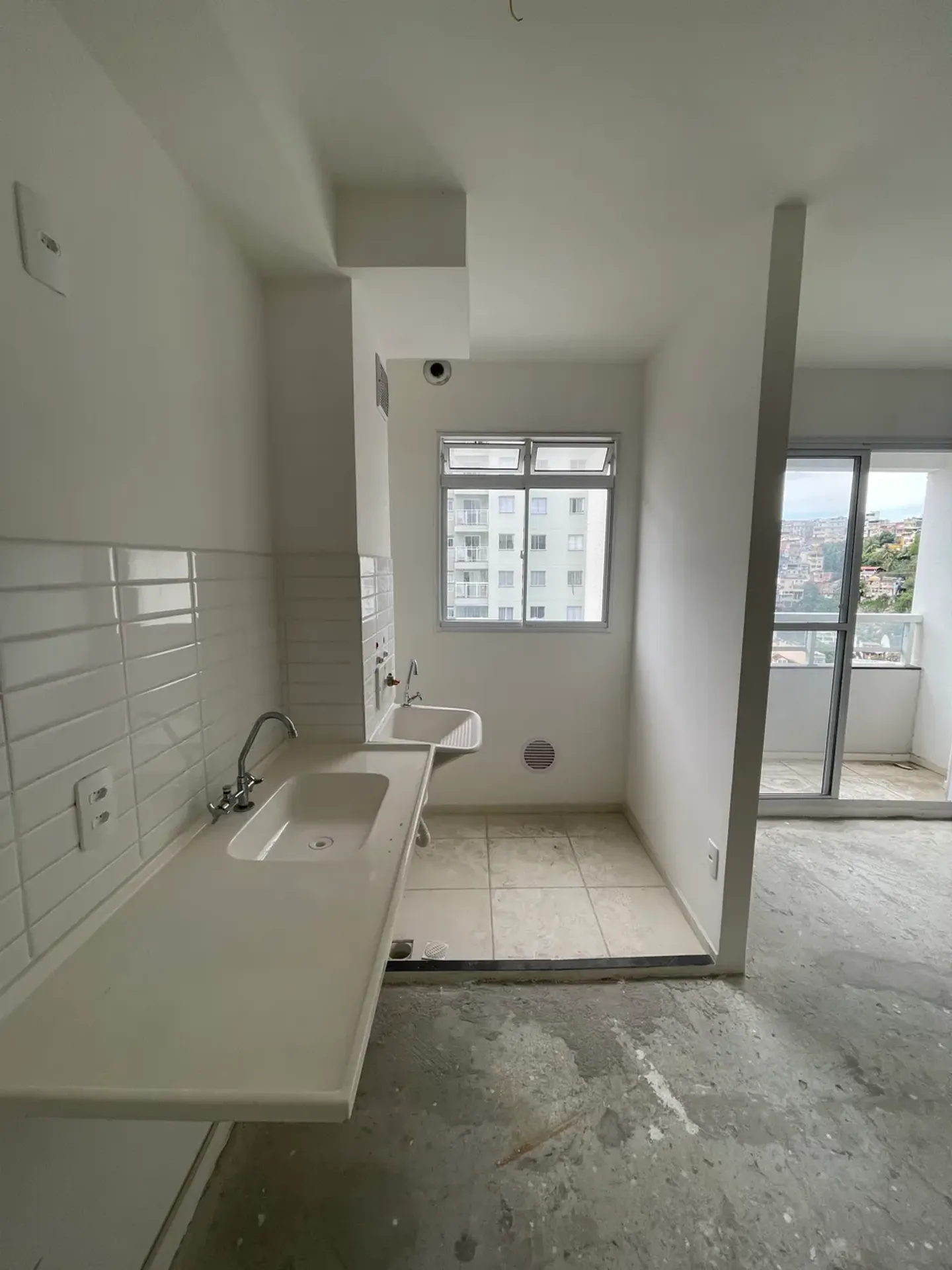Apartamento de 2 quartos com piso de madeira ou laminado — photo 2