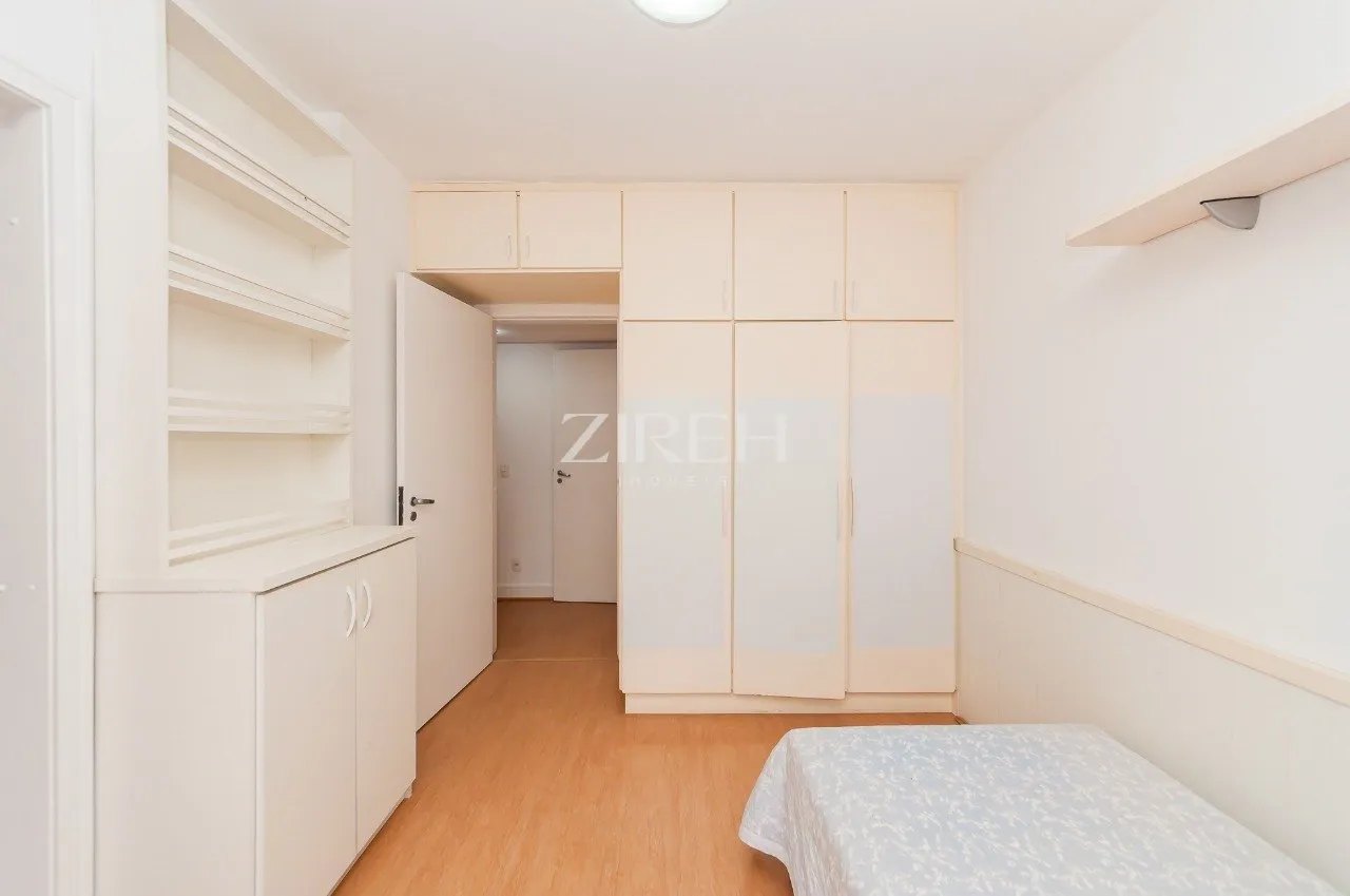 3 en-suite bedrooms in a 174 m² apartment with 2 spots — photo 15