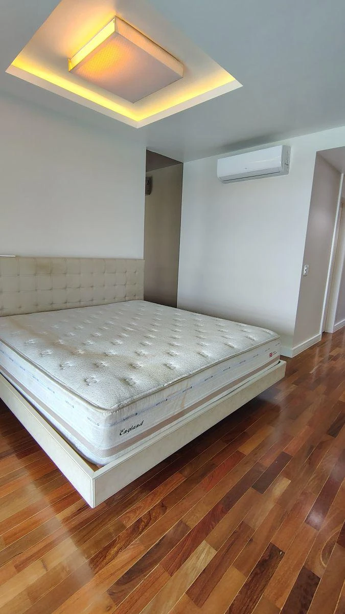 Furnished 249 m² apartment with 3 en-suite bedrooms — photo 13