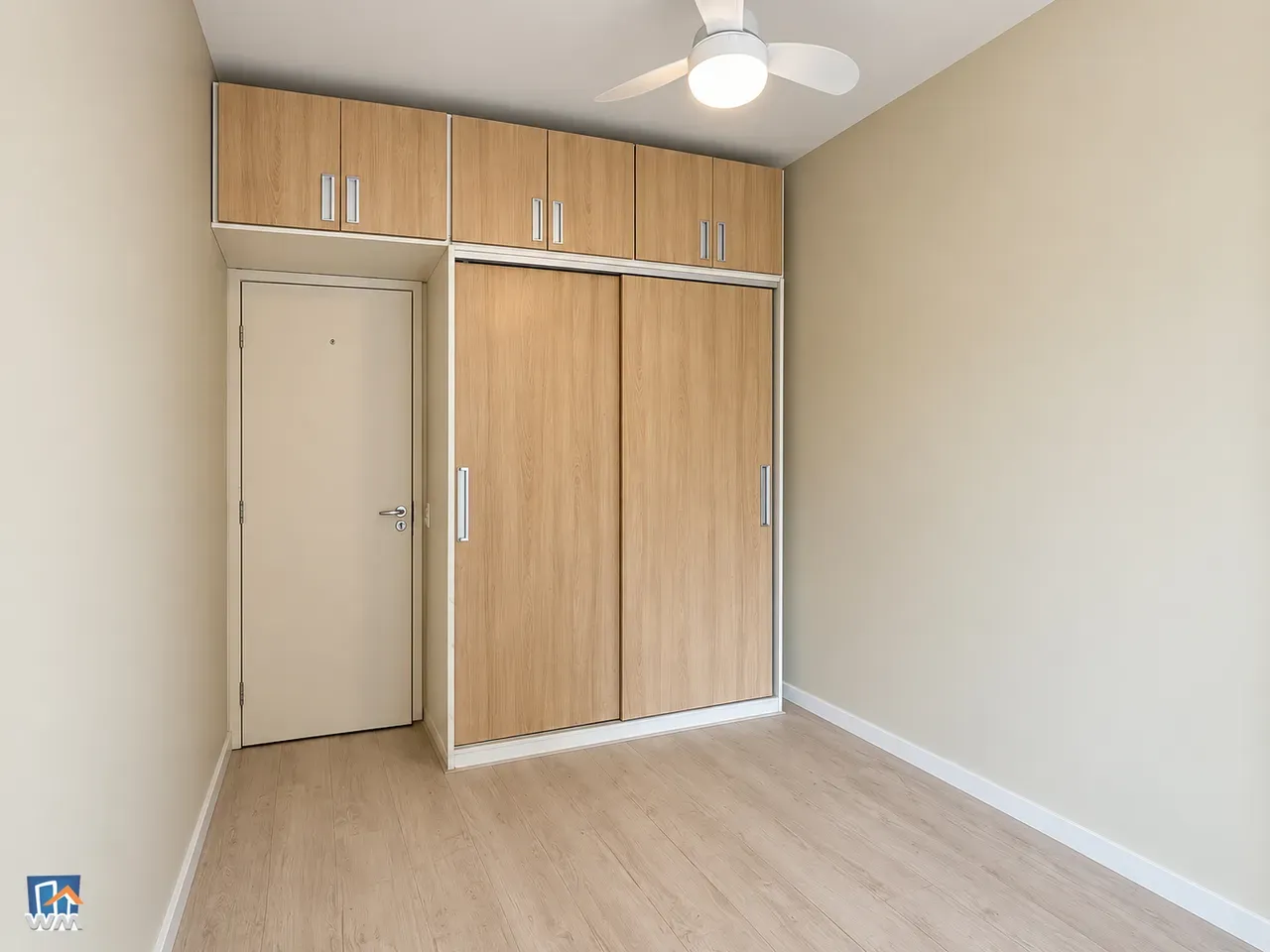 Glass-enclosed balcony in a 2-bedroom apartment, 88 m² — photo 2