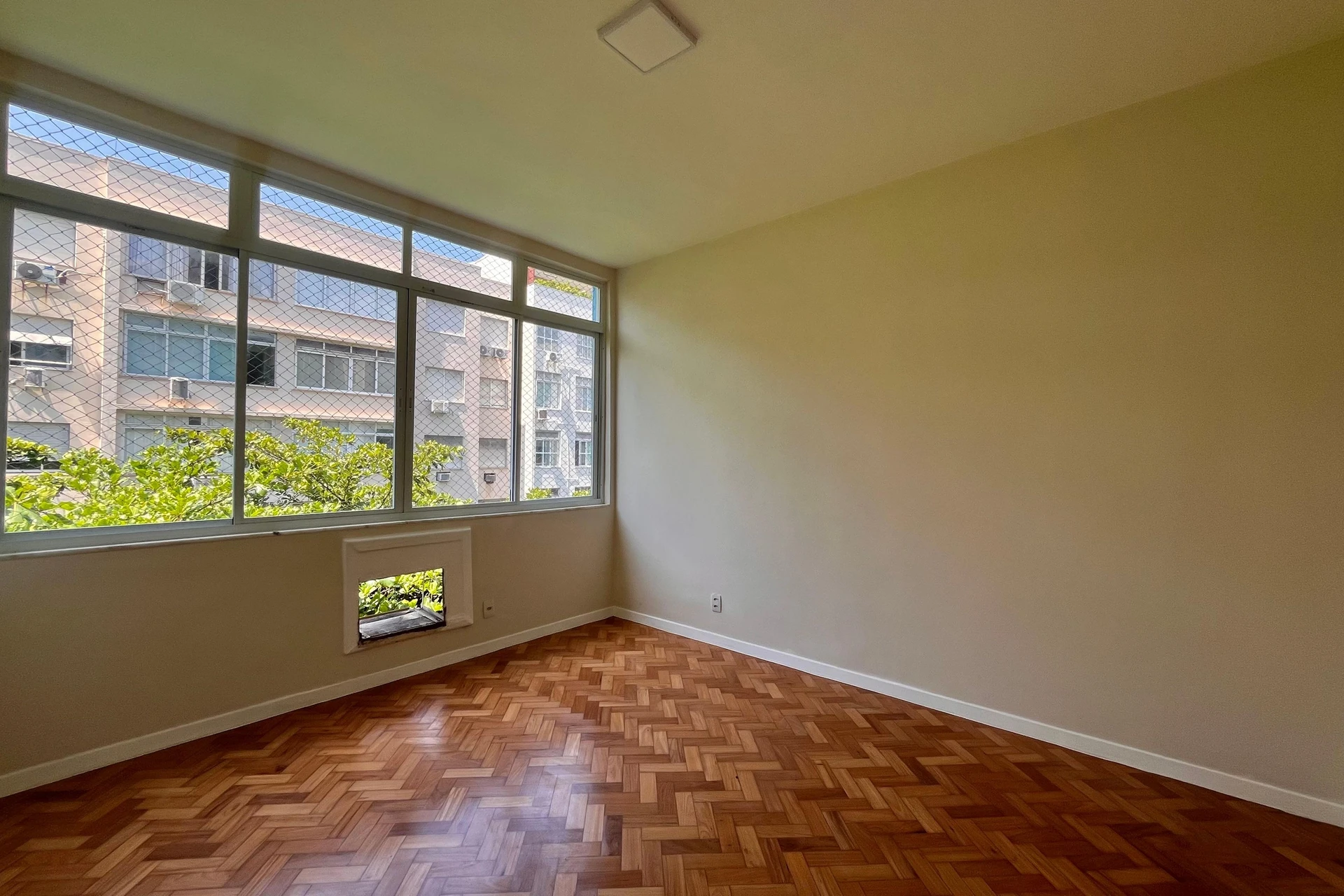 2-bedroom apartment with floor-to-ceiling windows — photo 24