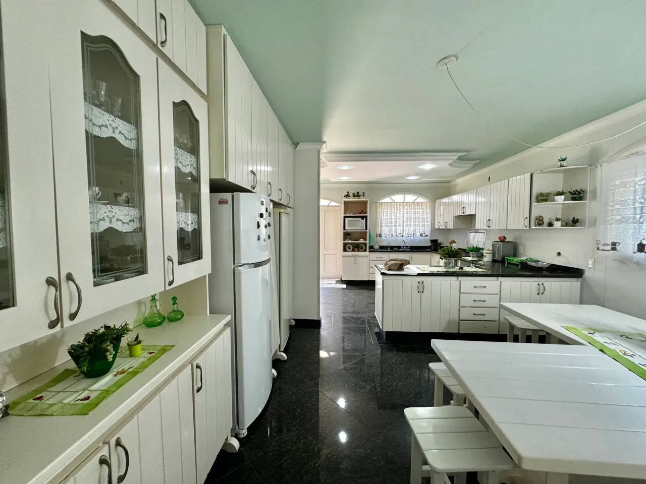Furnished house with 4 bedrooms and 5 bathrooms — photo 2