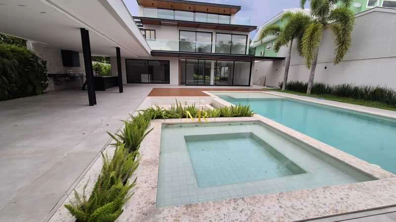 Triplex house with 6 en-suite bedrooms and 9 bathrooms — photo 7