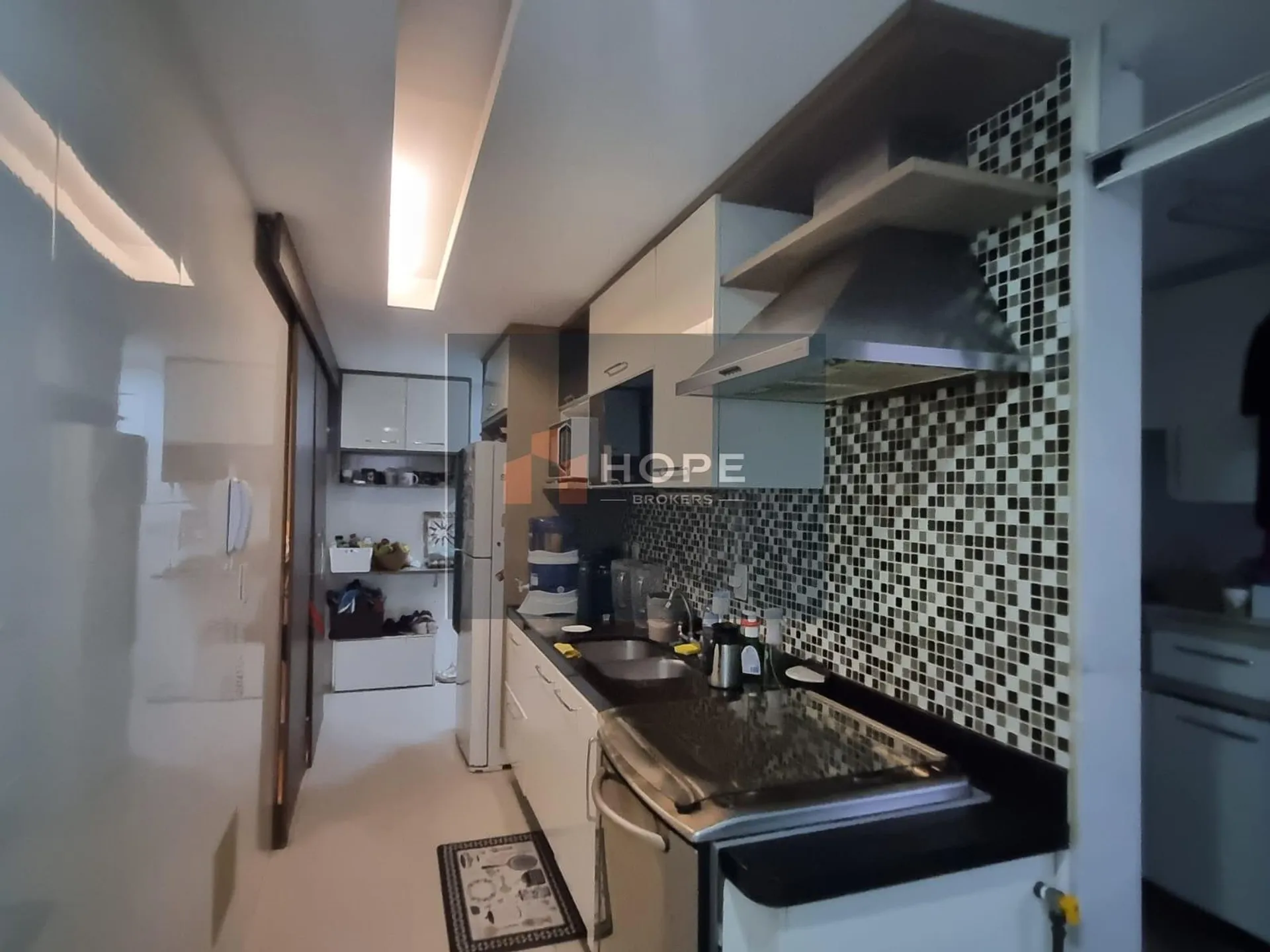 Walk-in closet in a 3-bedroom apartment, 200 m² — photo 35