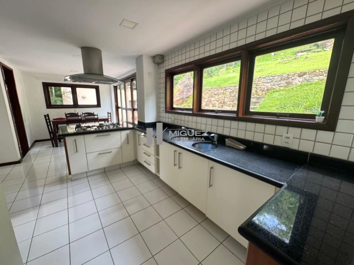 Water view in a 4-bedroom house, 340 m² — photo 2