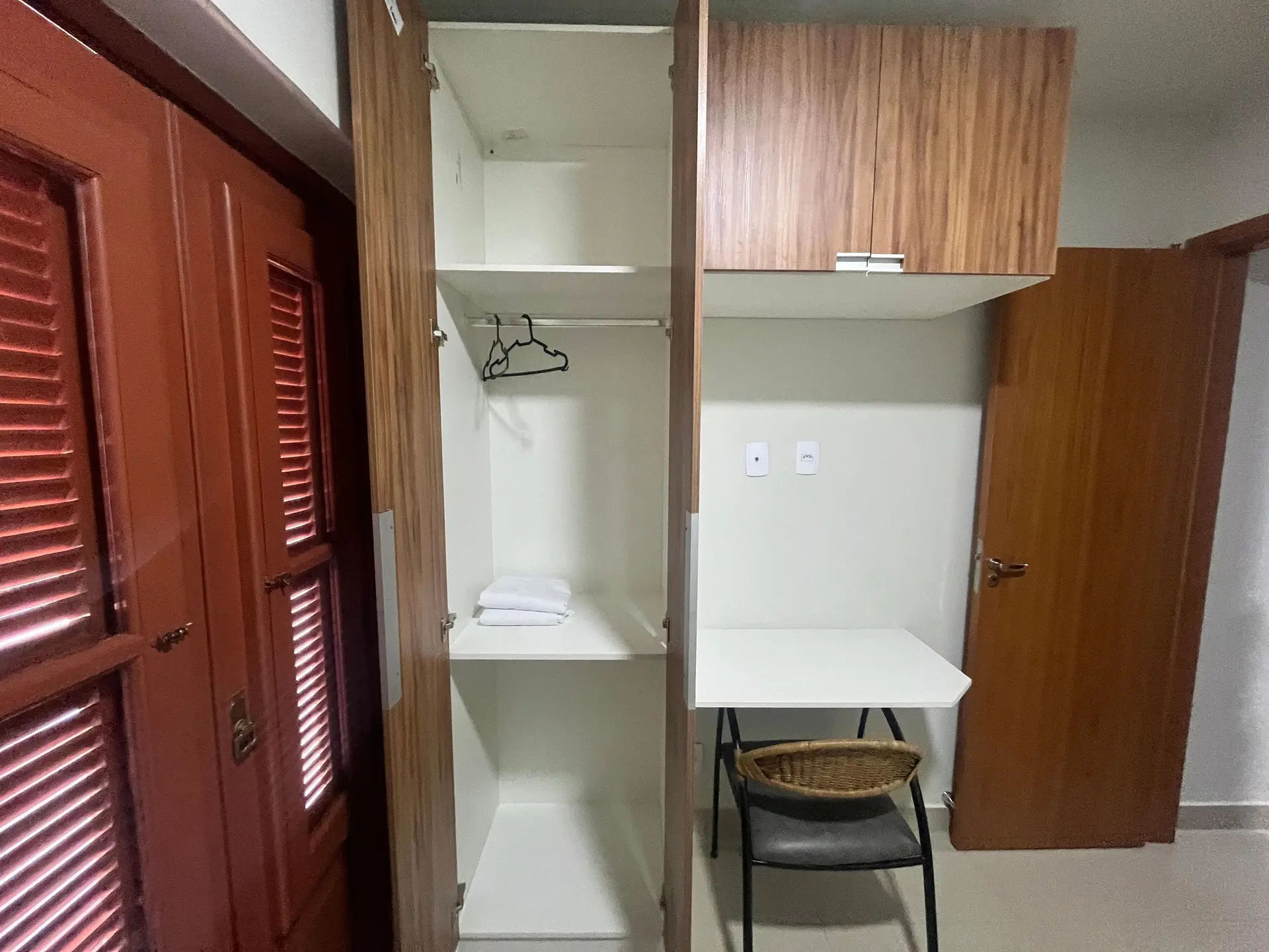 Furnished 2-bedroom apartment with 1 bathroom, no parking — photo 9