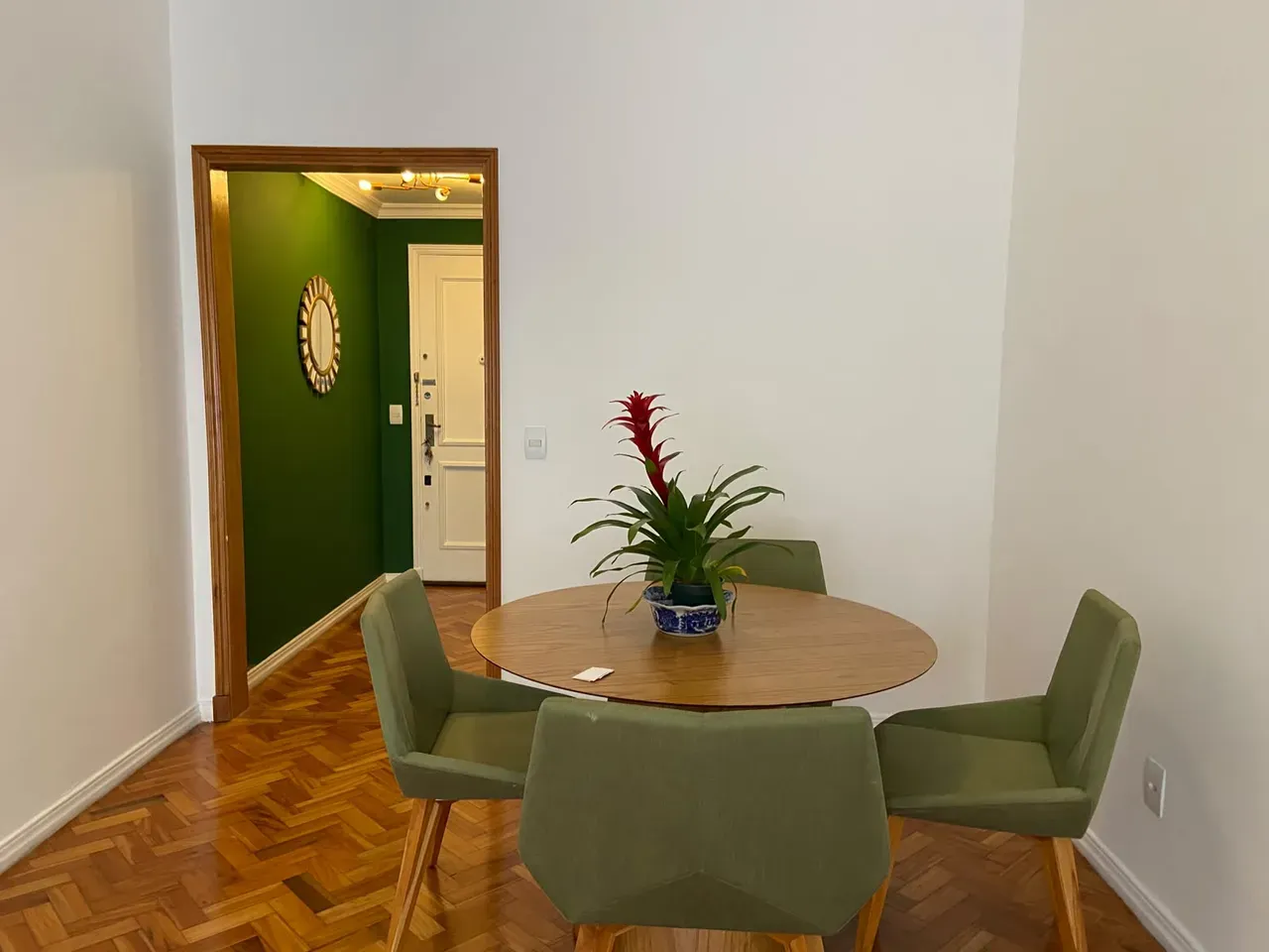 Apartment on the 7th floor with wood or laminate floors — photo 7