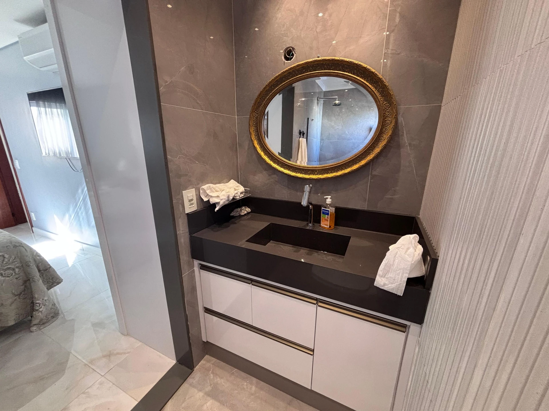 Apartamento mobiliado com 4 quartos e 4 banheiros — photo 49