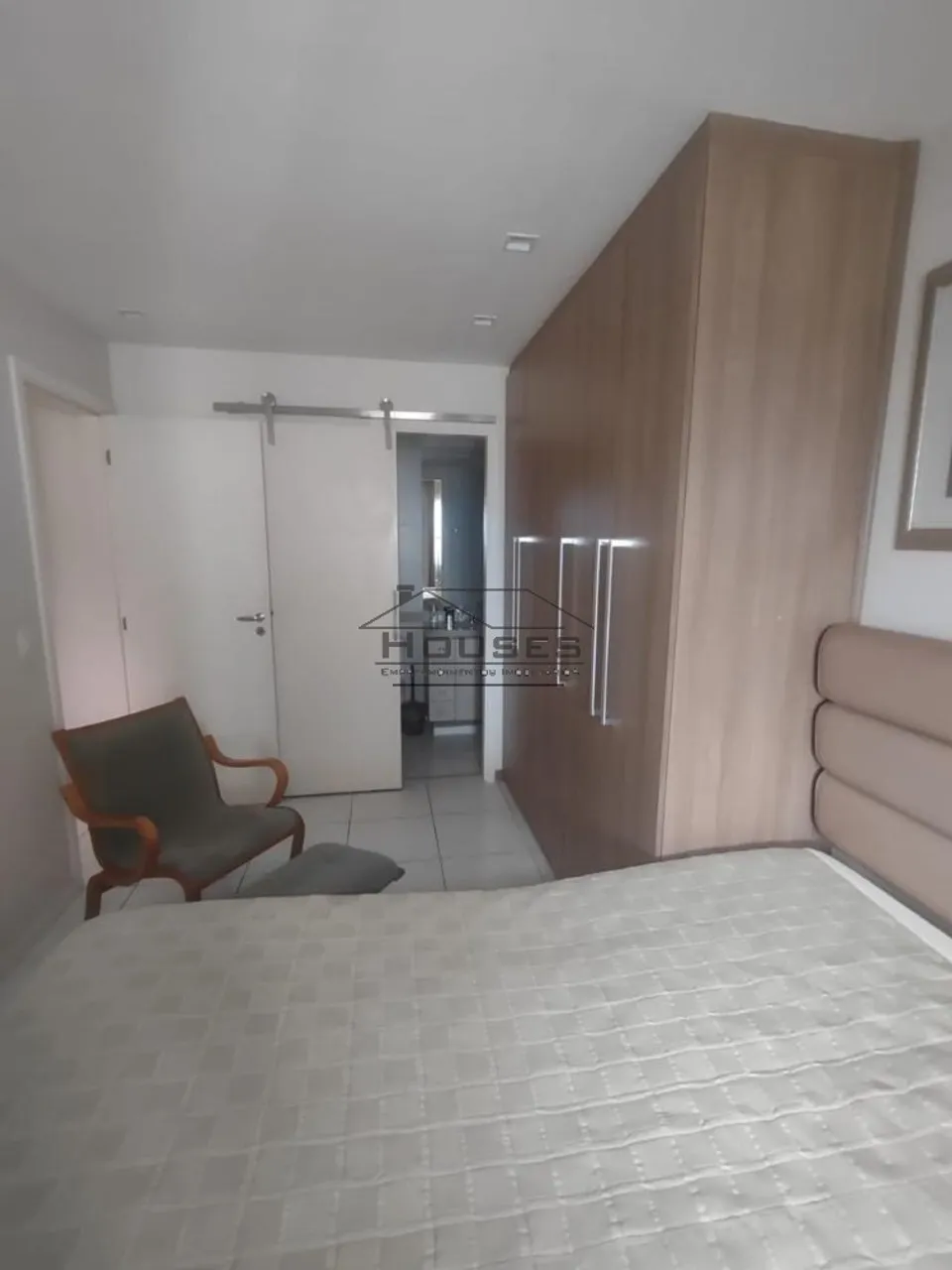 Furnished 2-bedroom apartment with window city view — photo 13