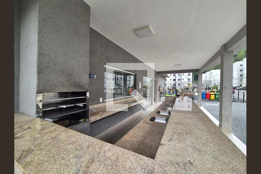 Furnished 2-bedroom apartment with an open-plan kitchen — photo 33