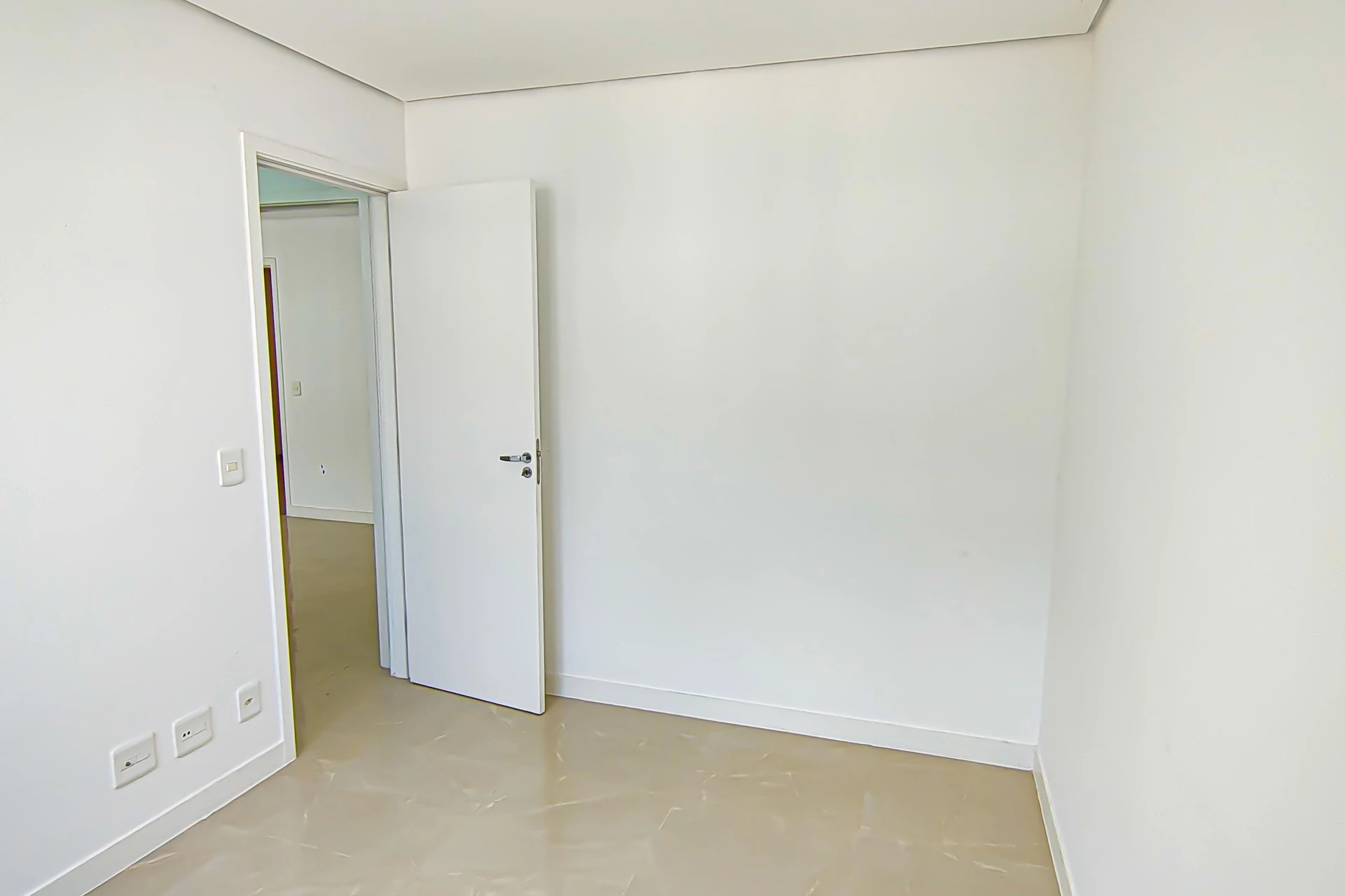 Unfurnished 2-bedroom apartment with en-suite bathrooms — photo 37