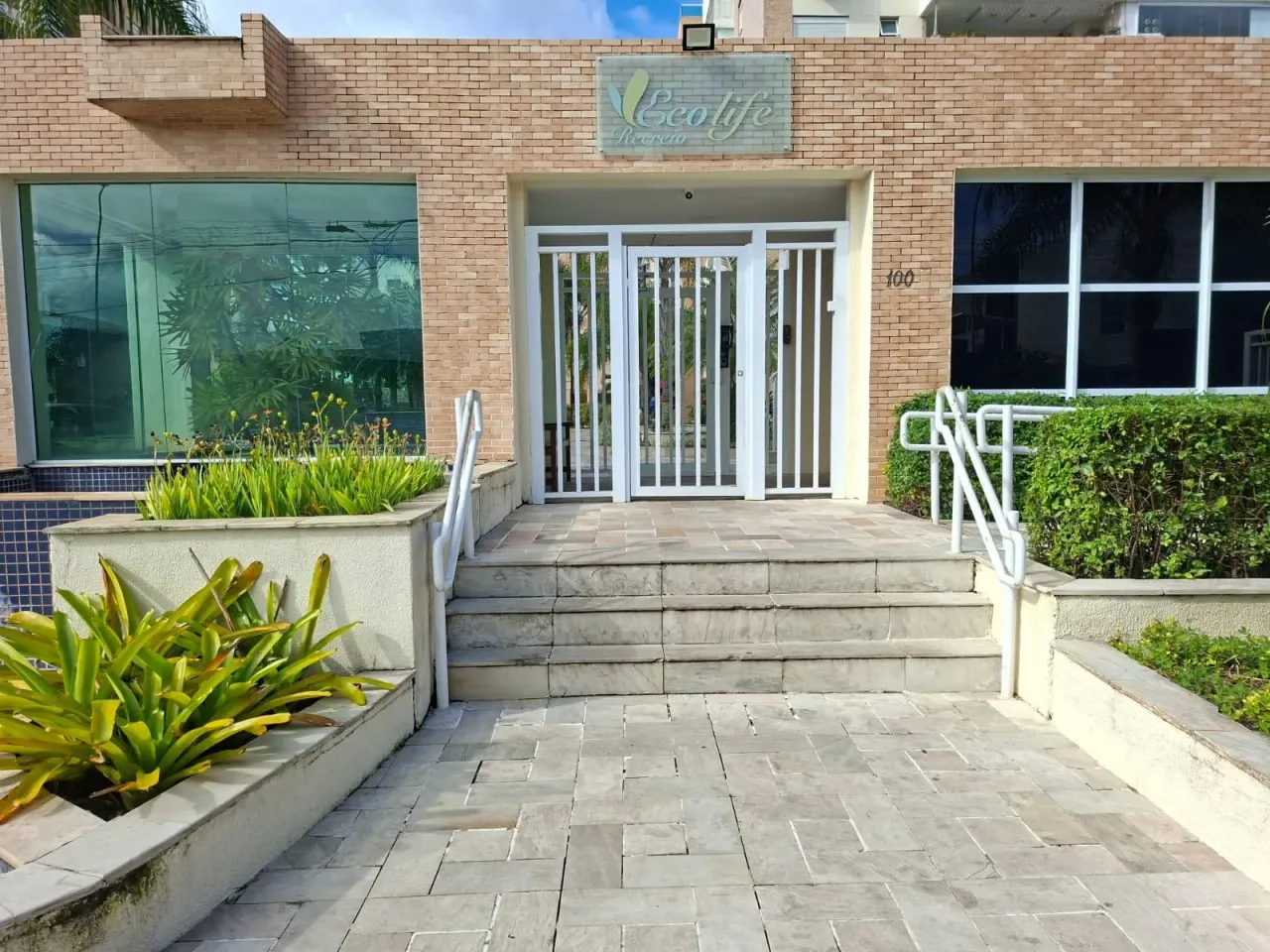 Apartamento sem mobília com 3 quartos e varanda — photo 9