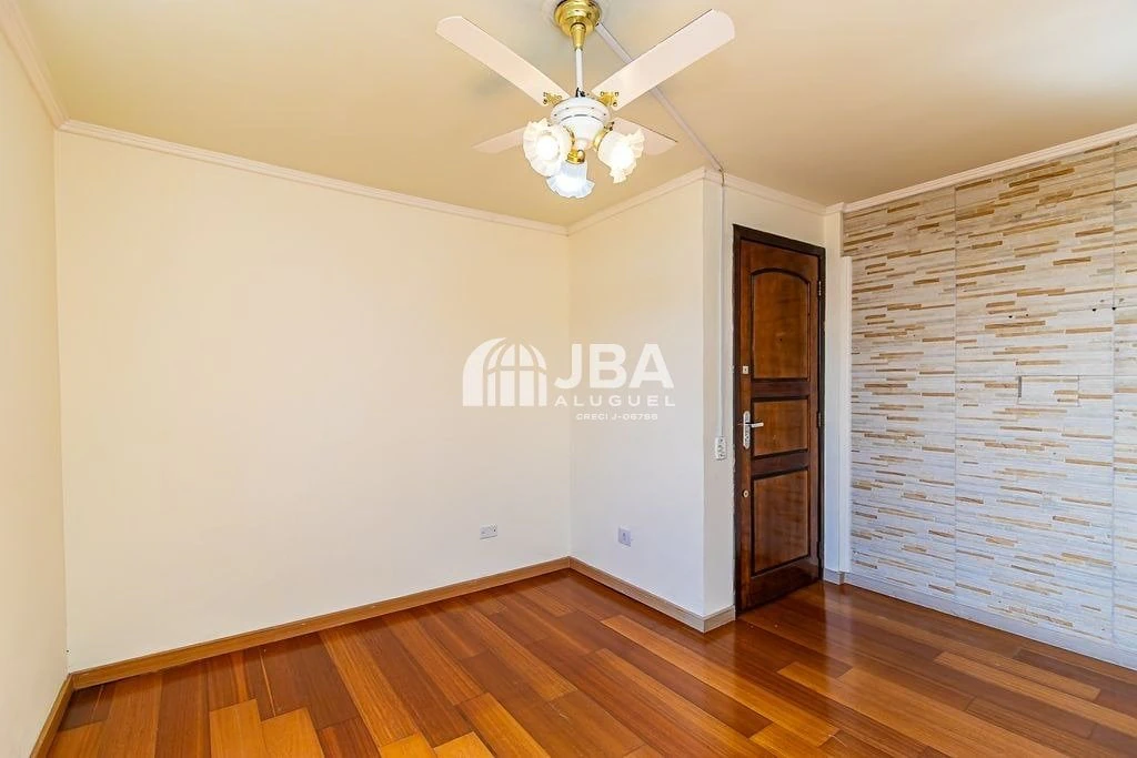 Wood or laminate floors in a 3-bedroom apartment, 78 m² — photo 3