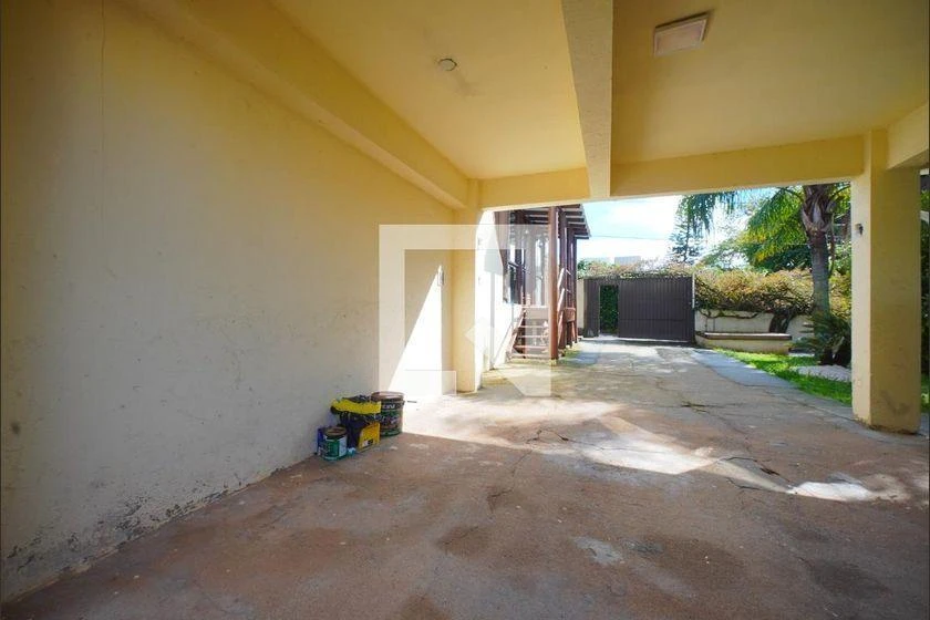 Walk-in closet in a 3-bedroom house, 225 m² — photo 8