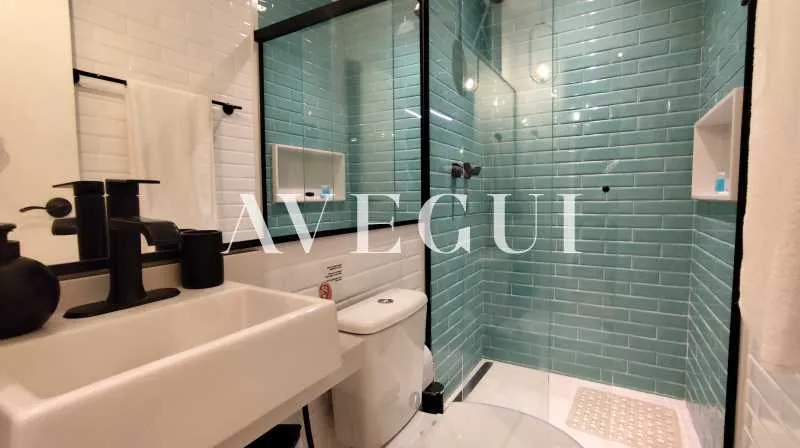 Apartamento mobiliado com 2 quartos e varanda de vidro — photo 12