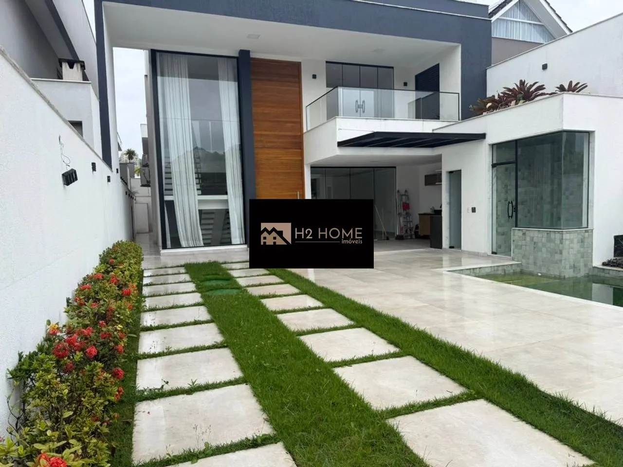 Garden in a 4-bedroom house, 290 m² — photo 10