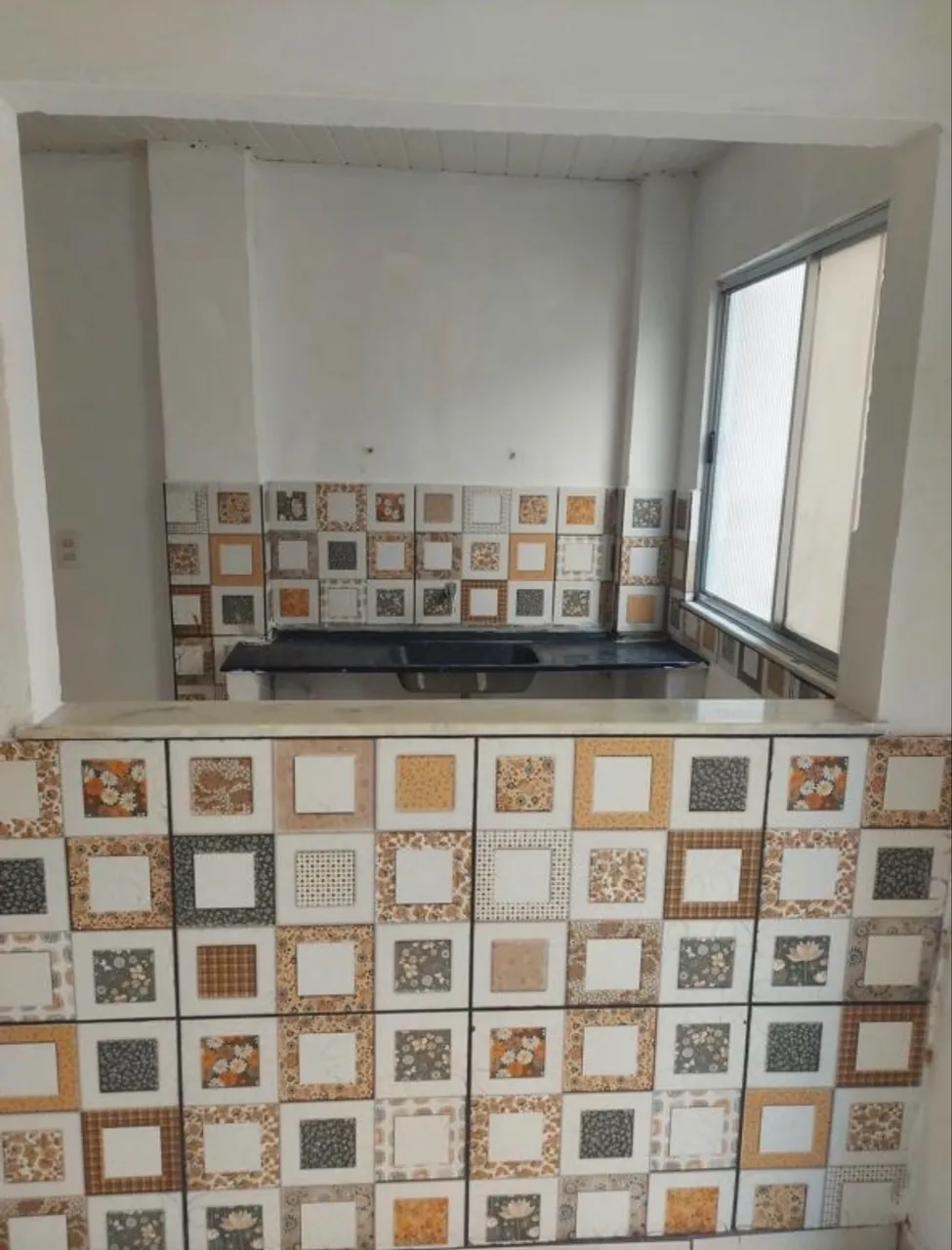 Unfurnished 1-bedroom apartment with balcony — photo 2