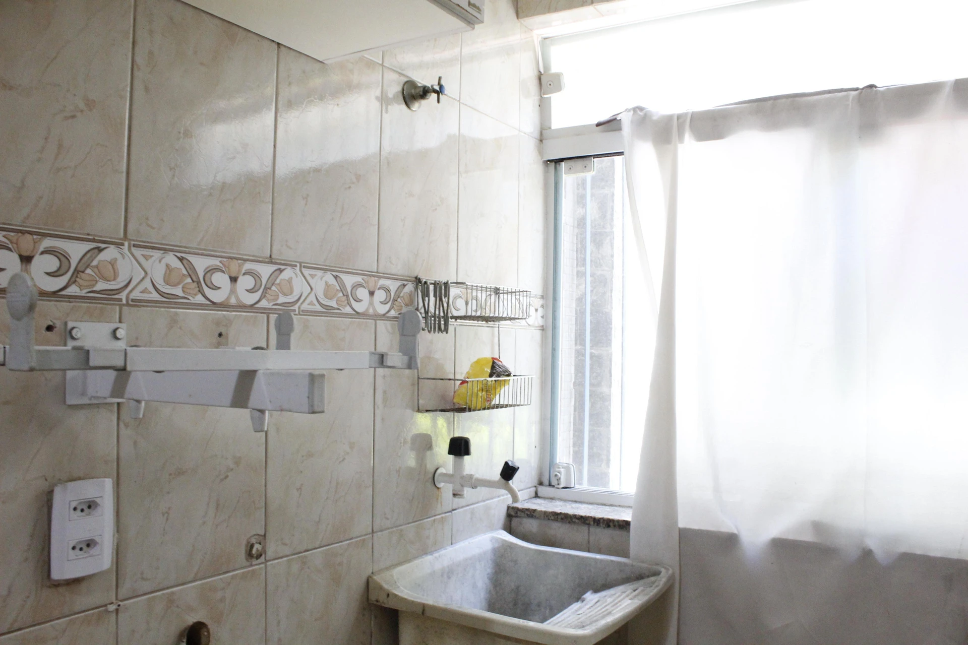 Unfurnished 2-bedroom apartment with a balcony — photo 18