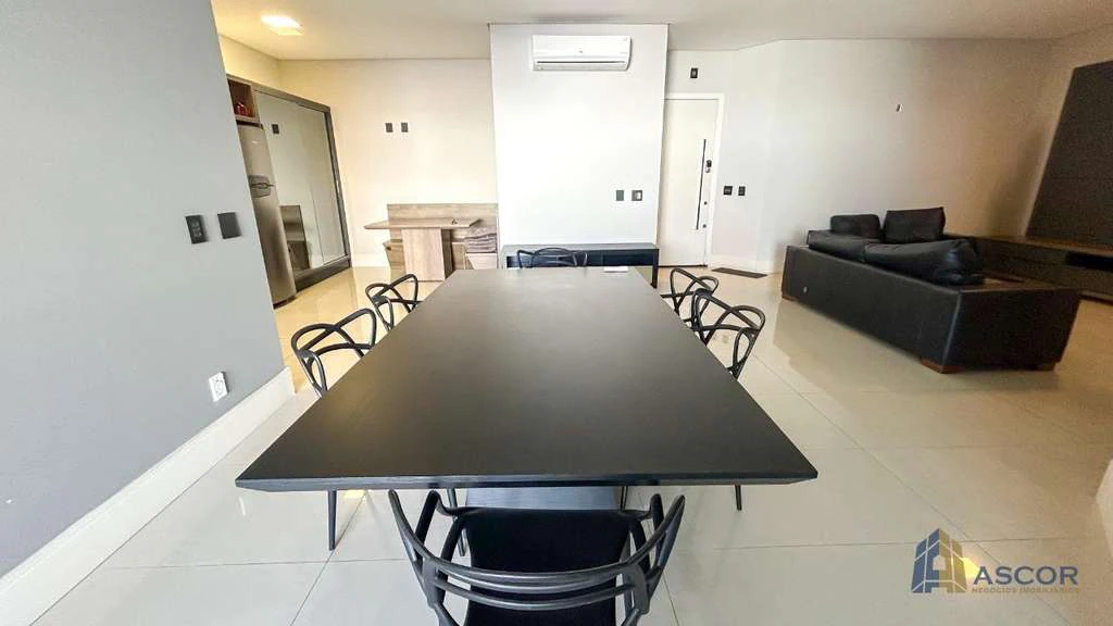Apartamento mobiliado de 259 m² com 3 quartos e 3 banheiros — photo 5