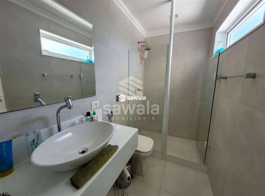 Furnished 600 m² house with 6 bedrooms and 8 bathrooms — photo 34