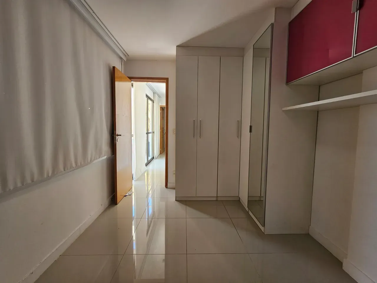 Apartment with separate gas kitchen and 4 bathrooms — photo 27