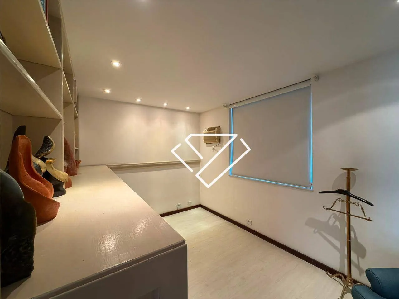 Penthouse with 3 bedrooms, 4 bathrooms and enclosed balcony — photo 12