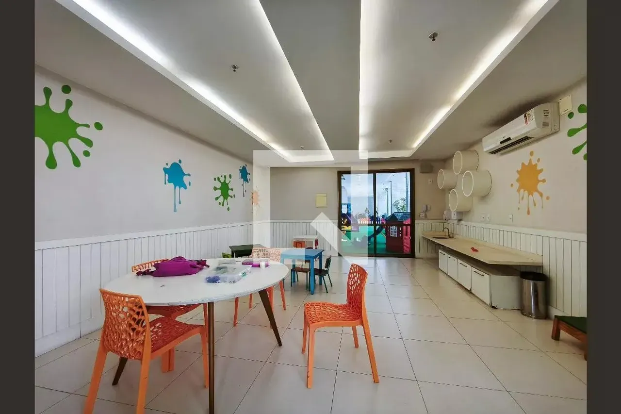 Furnished apartment, 94 m², with a glass-enclosed balcony — photo 29