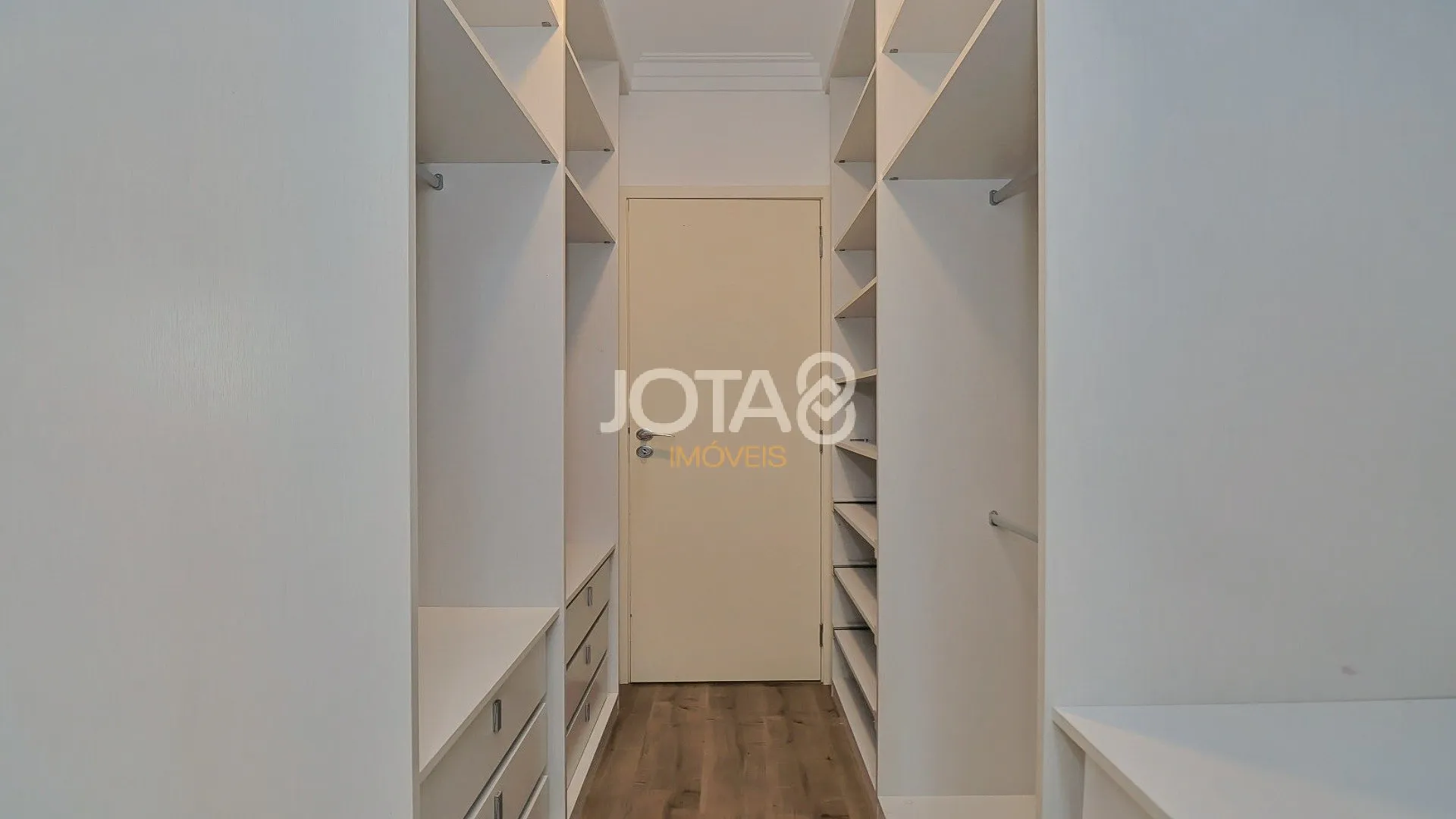 3-bedroom apartment with 185 m² and private BBQ space — photo 10