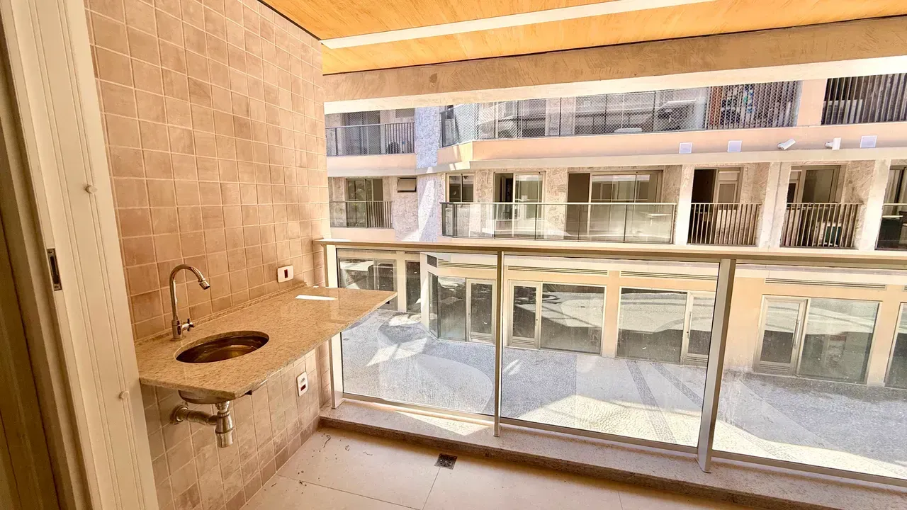 2-bedroom apartment with a balcony and 1 parking space — photo 3