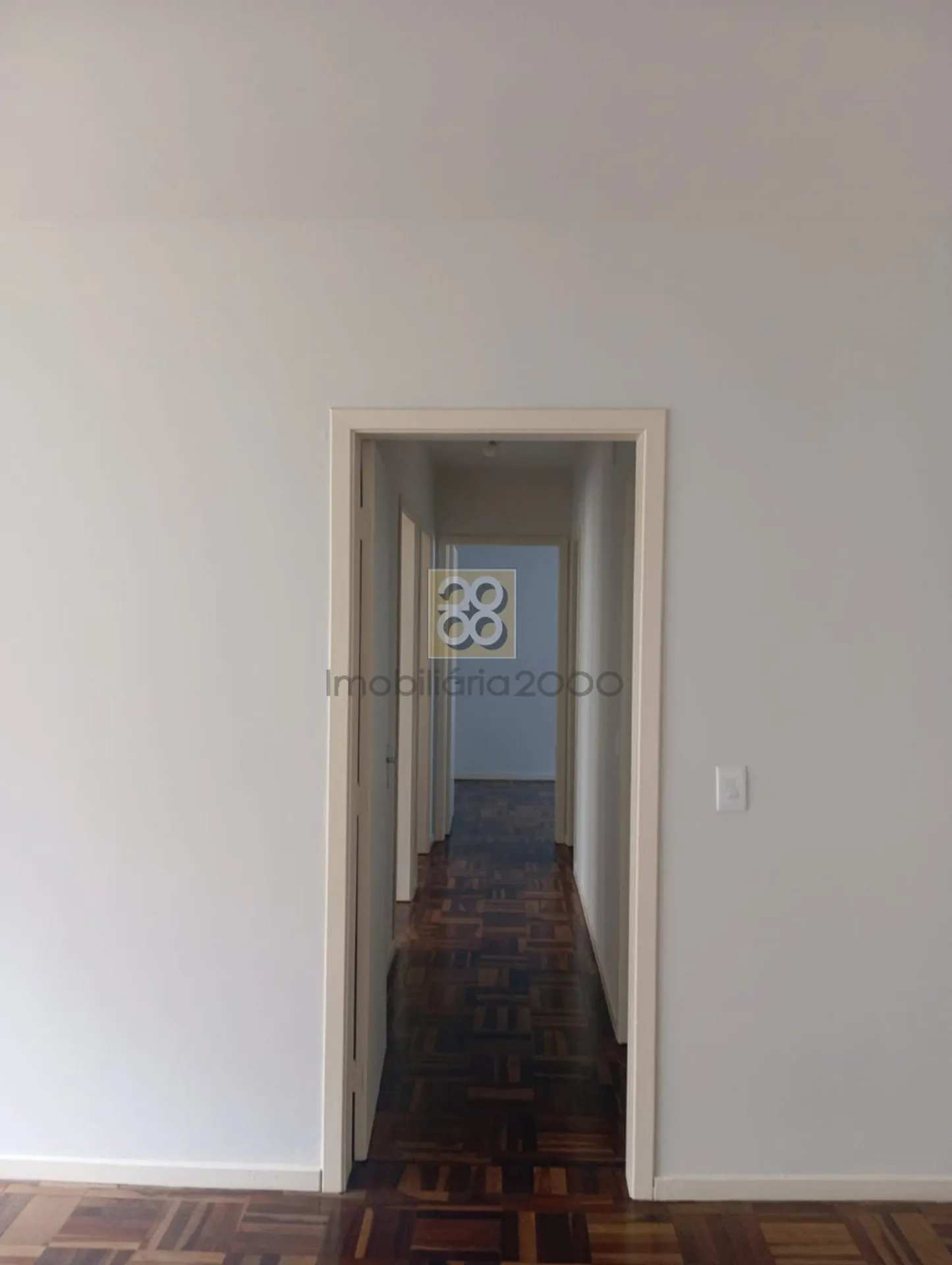 3-bedroom apartment with wood or laminate floors in Curitiba — photo 9