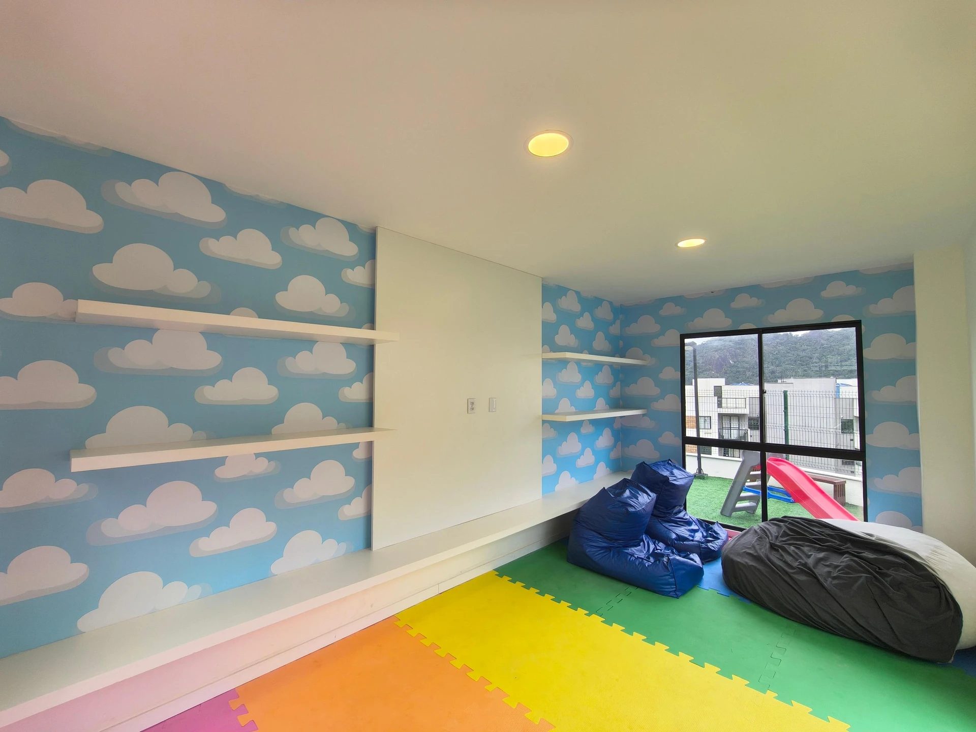 Apartamento mobiliado com 2 quartos, 1 banheiro e varanda — photo 37