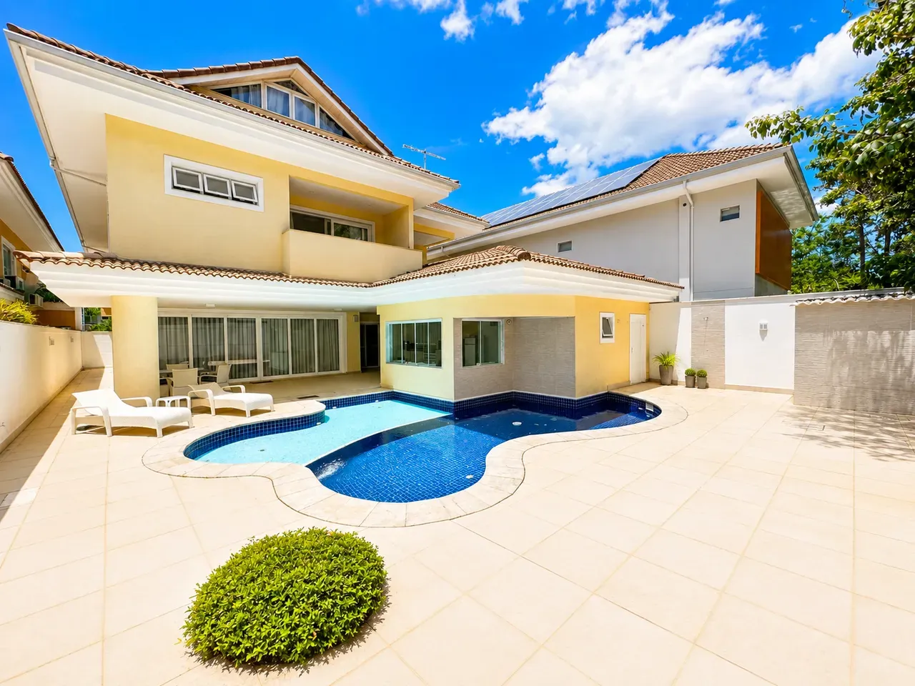 Furnished house with 4 bedrooms and 4 bathrooms — photo 7
