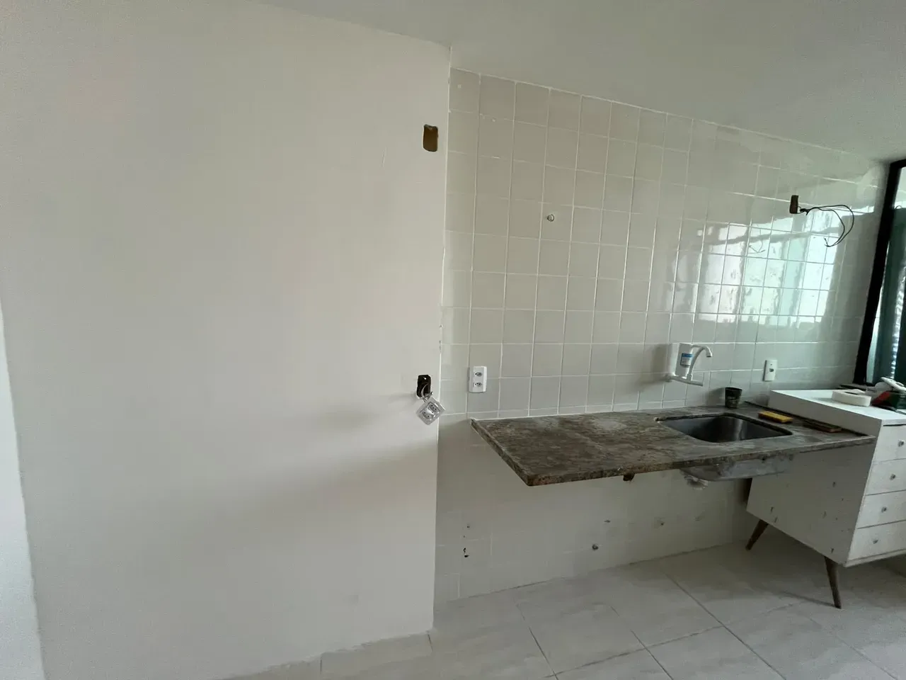 Apartment on the 10th floor with wood or laminate floors — photo 11