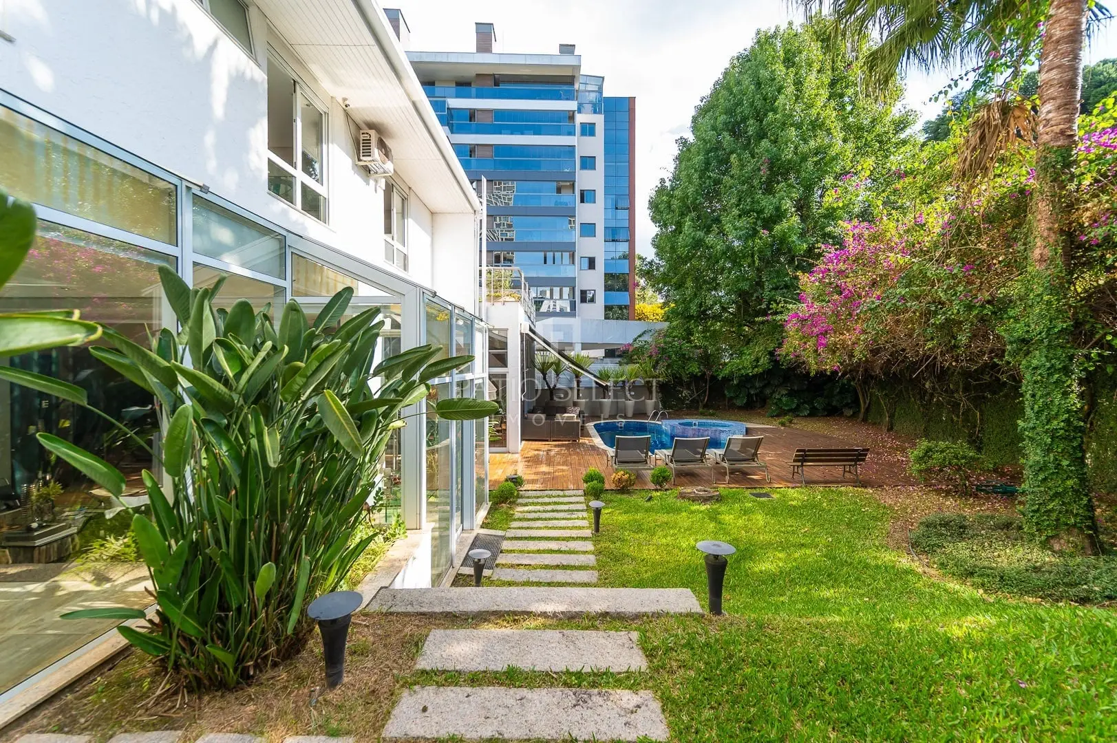 Casa, 763 m², com jardim — photo 26