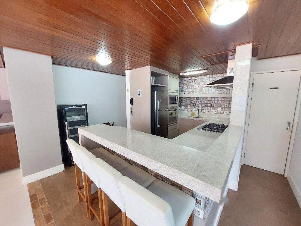 3-bedroom apartment in a building with a gym — photo 18