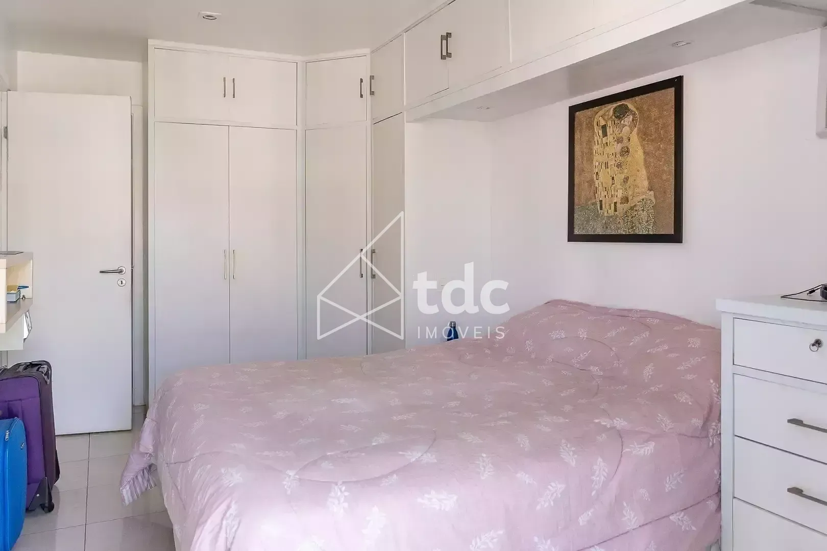 3-bedroom apartment with a mountain view — photo 10