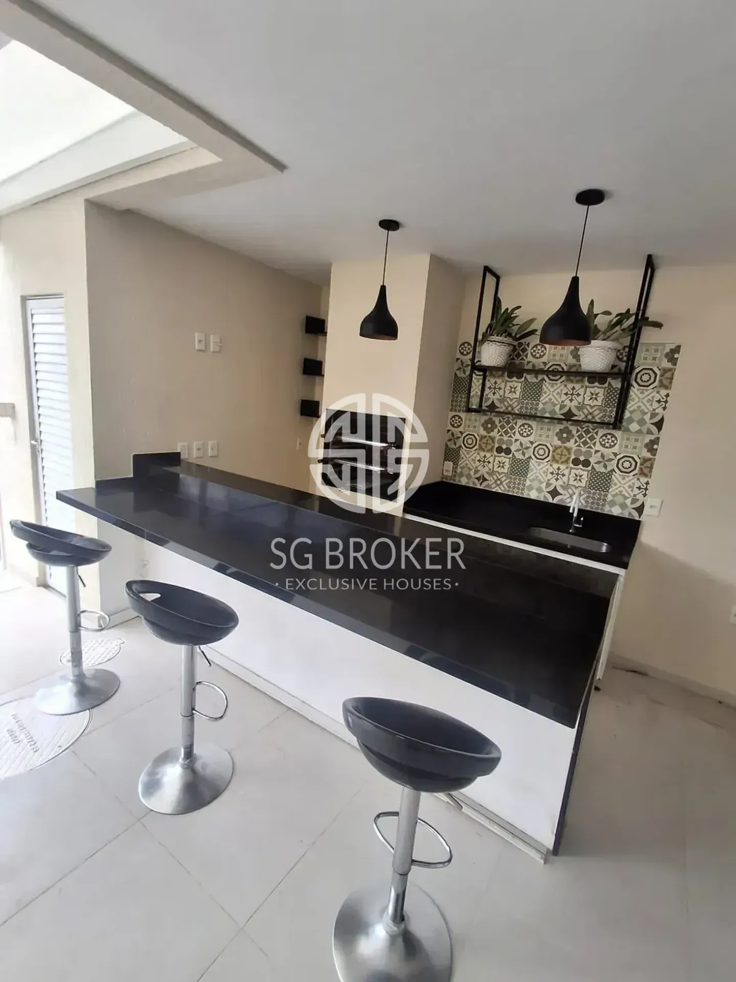 Casa com 5 suítes e 5 banheiros, 330 m² — photo 7