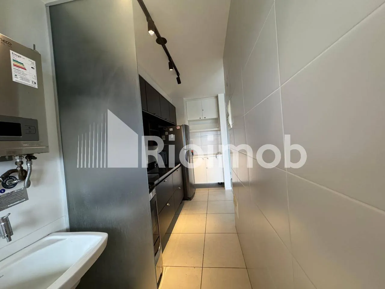 2-bedroom apartment with a mountain view — photo 2