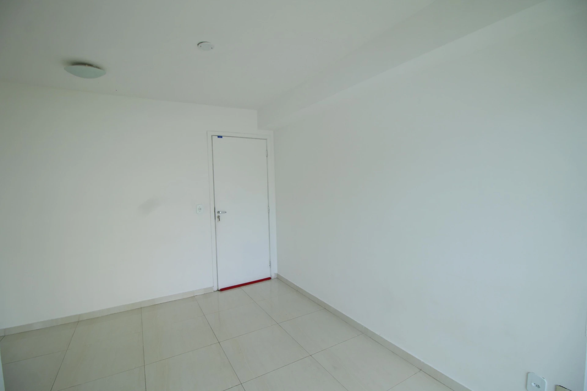 2-bedroom apartment with 1 bathroom and condo pool — photo 32