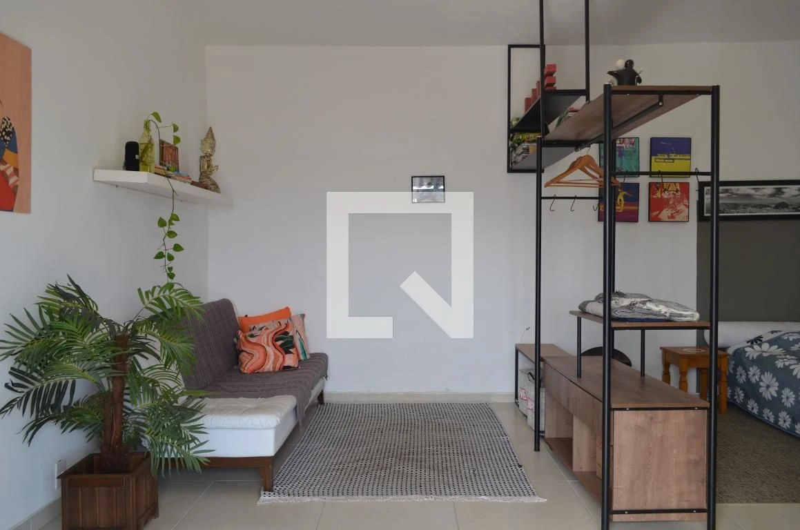 3-bedroom apartment in a building with a pool — photo 93