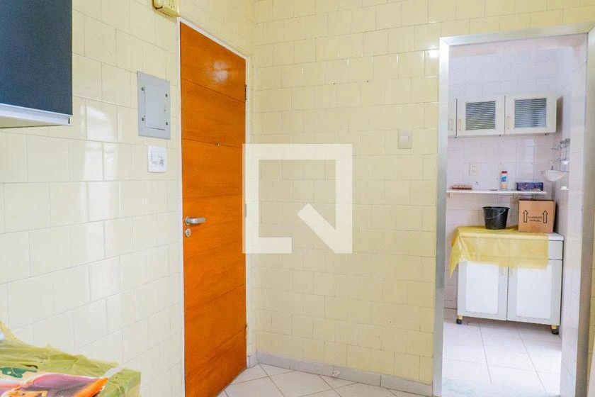 Apartment, 102 m², with wood or laminate floors — photo 8
