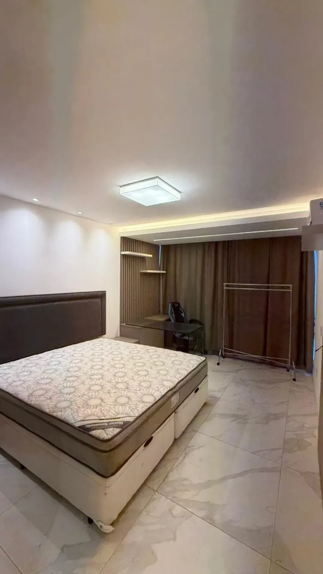 Furnished apartment, 250 m², with floor-to-ceiling windows — photo 7