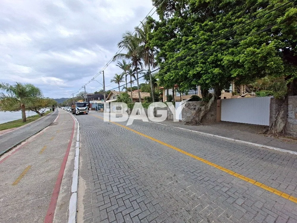 Casa amueblada con 4 dormitorios y 250 m² — photo 44