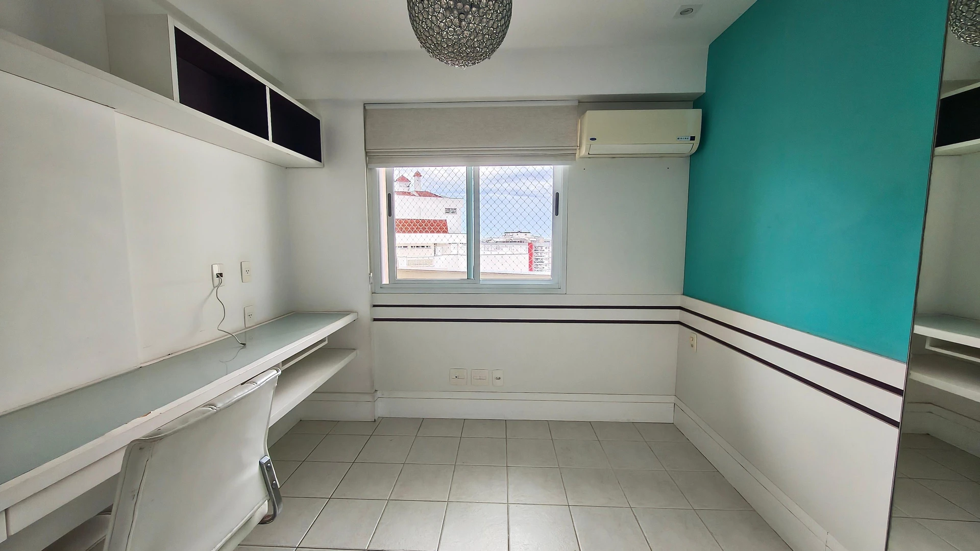Apartment, 98 m², with a glass-enclosed balcony — photo 8
