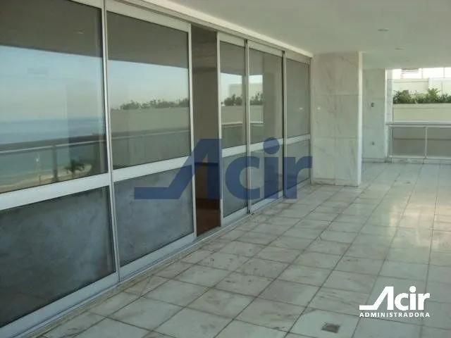 3-bedroom apartment with a water view in Rio de Janeiro — photo 11
