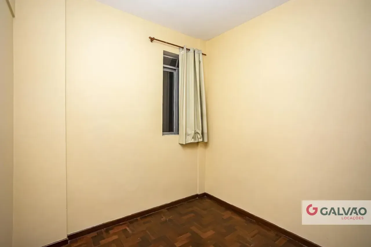 Apartment with 2 bedrooms and wood flooring — photo 7