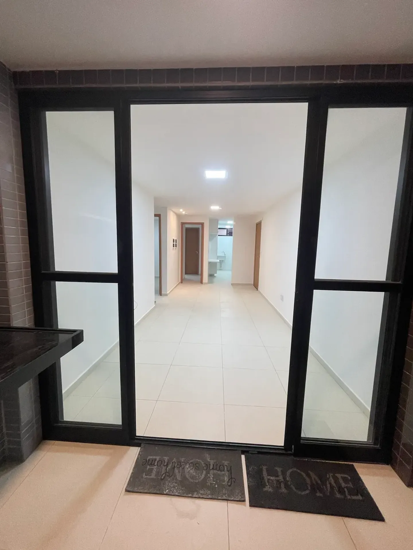 3-bedroom apartment with a grill on the balcony — photo 22