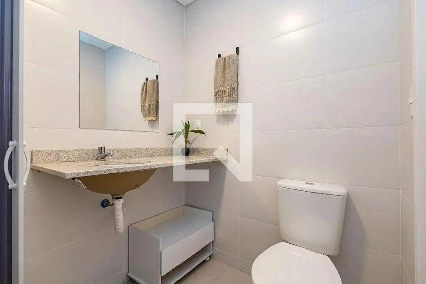 27 m² studio with a glass-enclosed balcony and a home office — photo 11