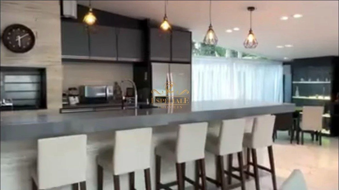 Furnished house, 401 m², with a glass-enclosed balcony — photo 2